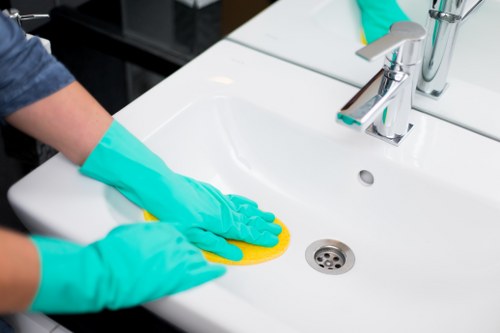 Kitchen deep cleaning during end of tenancy cleaning